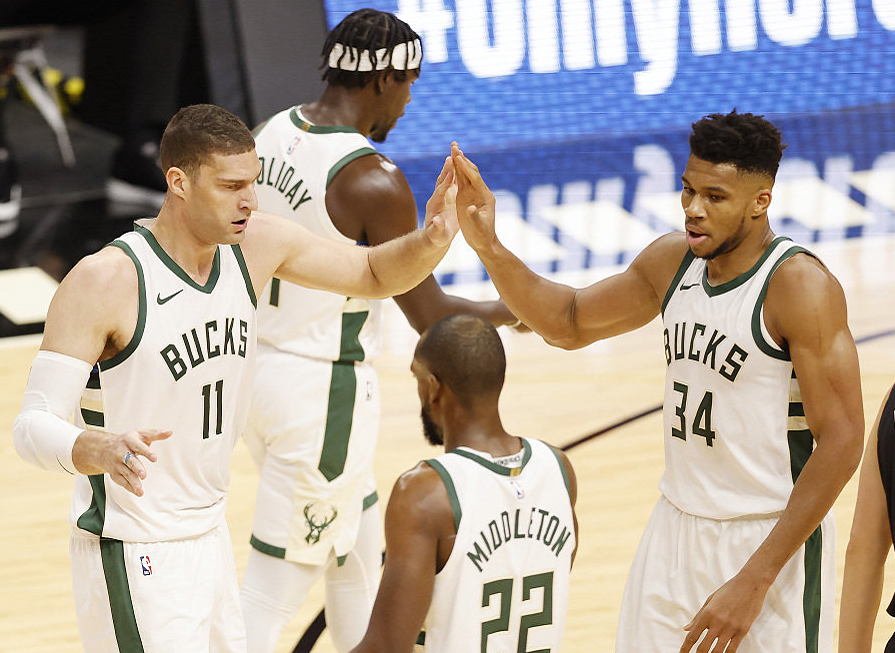 米兰APP下载-灰熊轻取雄鹿,贝弗利打破历史纪录的简单介绍