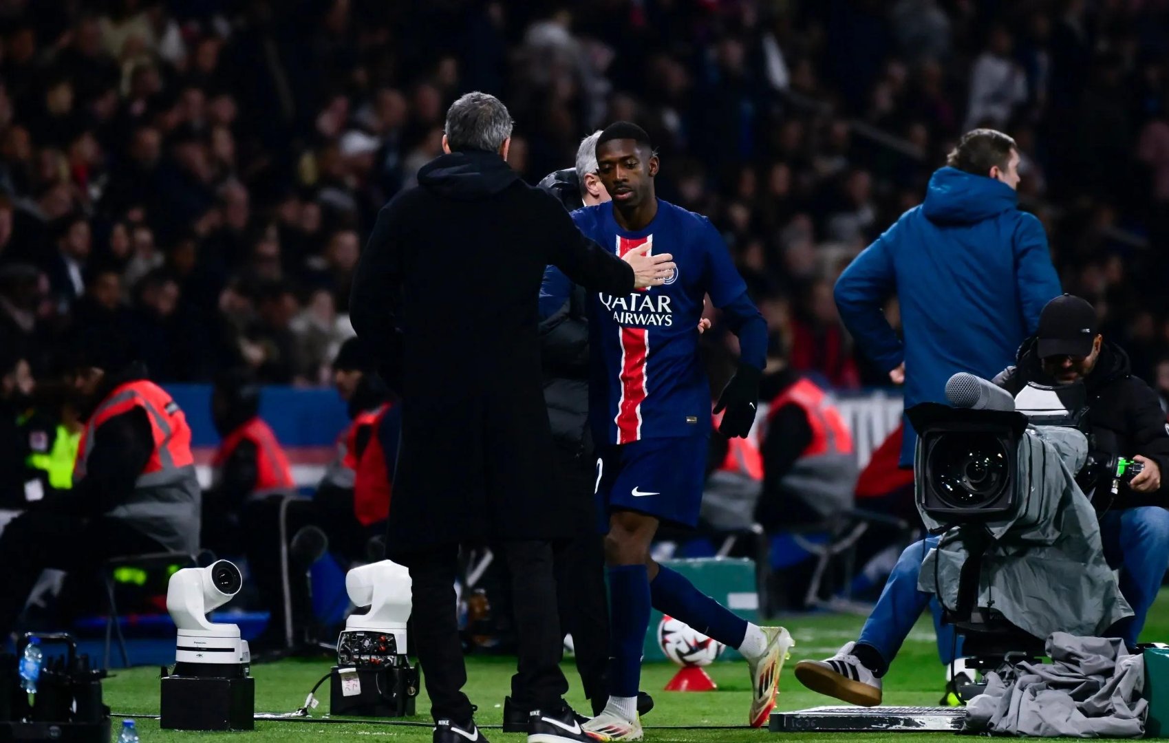 巴黎完胜丹麦，苏亚雷斯制霸全场