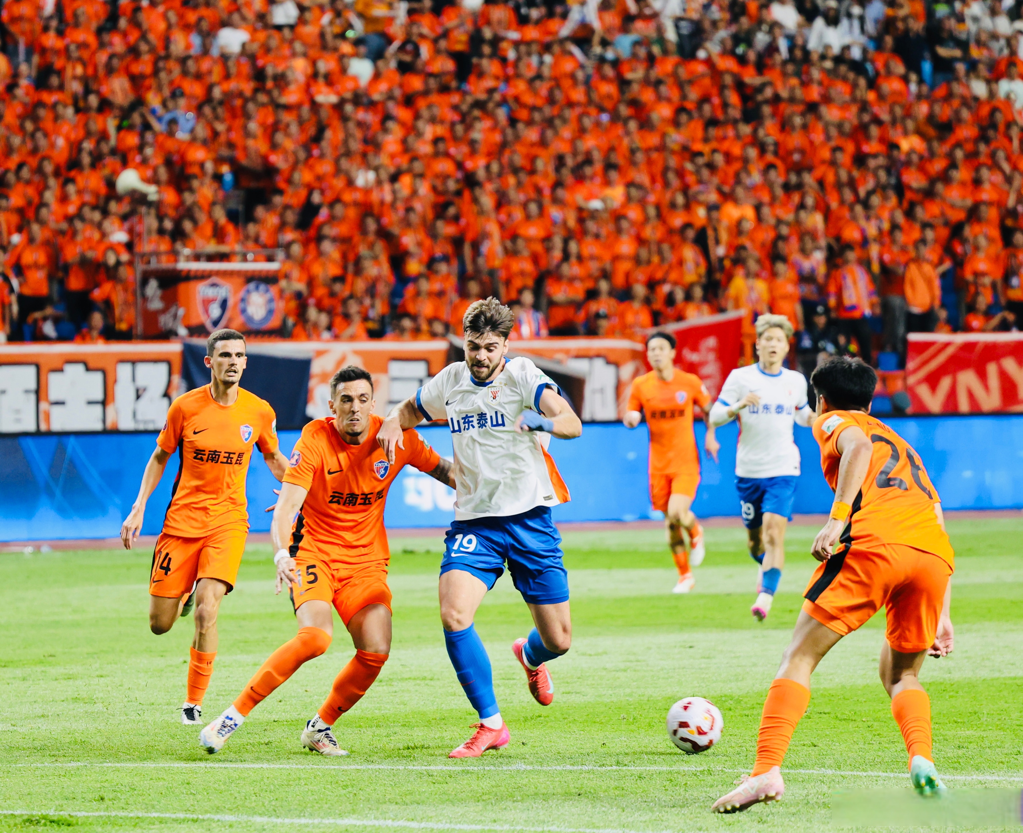 米兰体育网页版-关于球队主场获得胜利，晋级下一轮的信息