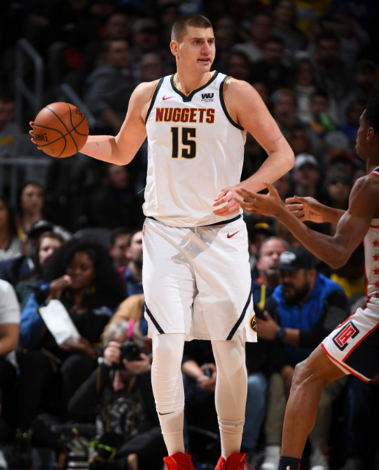 包含快船队大胜鹈鹕，米尔萨普得分高效的词条