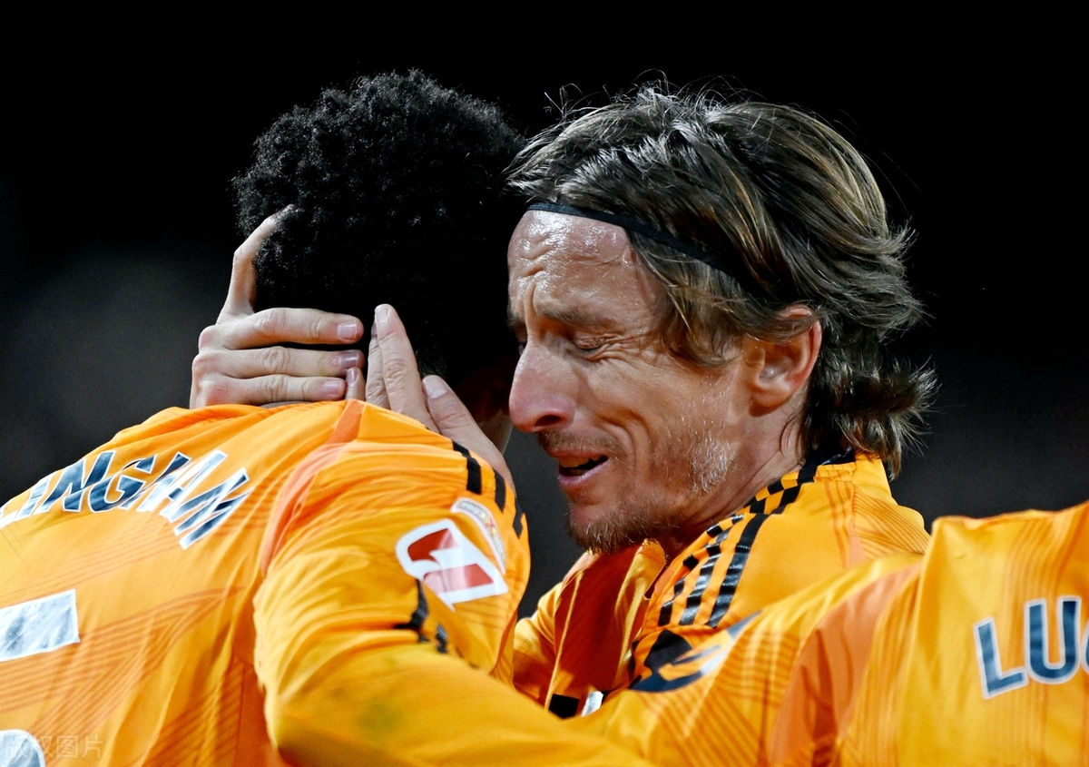 ac米兰-瓦伦西亚同皇家马德里对决，激战展开的简单介绍