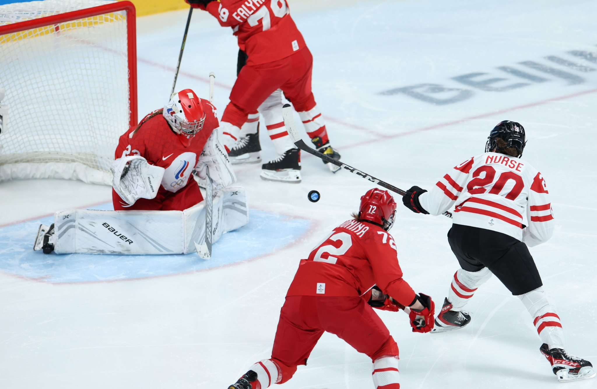 米兰捕鱼-冰球比赛现场热血激战，加拿大选手称霸