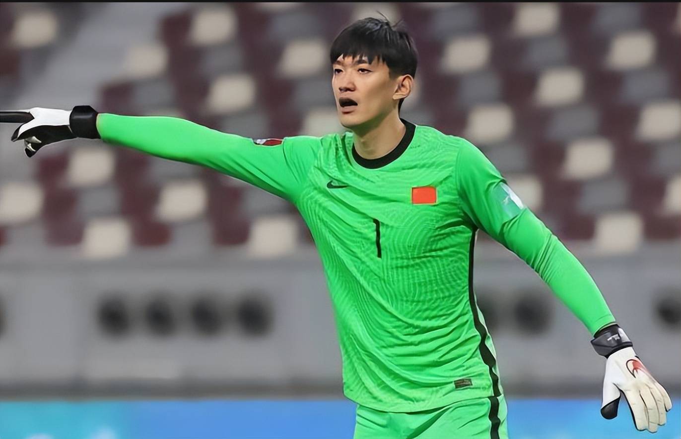 米兰体育-上港门将颜骏凌神勇扑救，帮助球队逼平对手的简单介绍