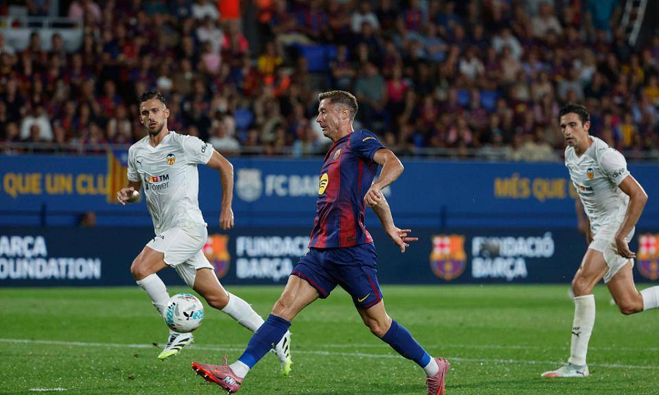 包含AC米兰横扫巴萨，奥亚尔萨瓦尔扛起全队的词条