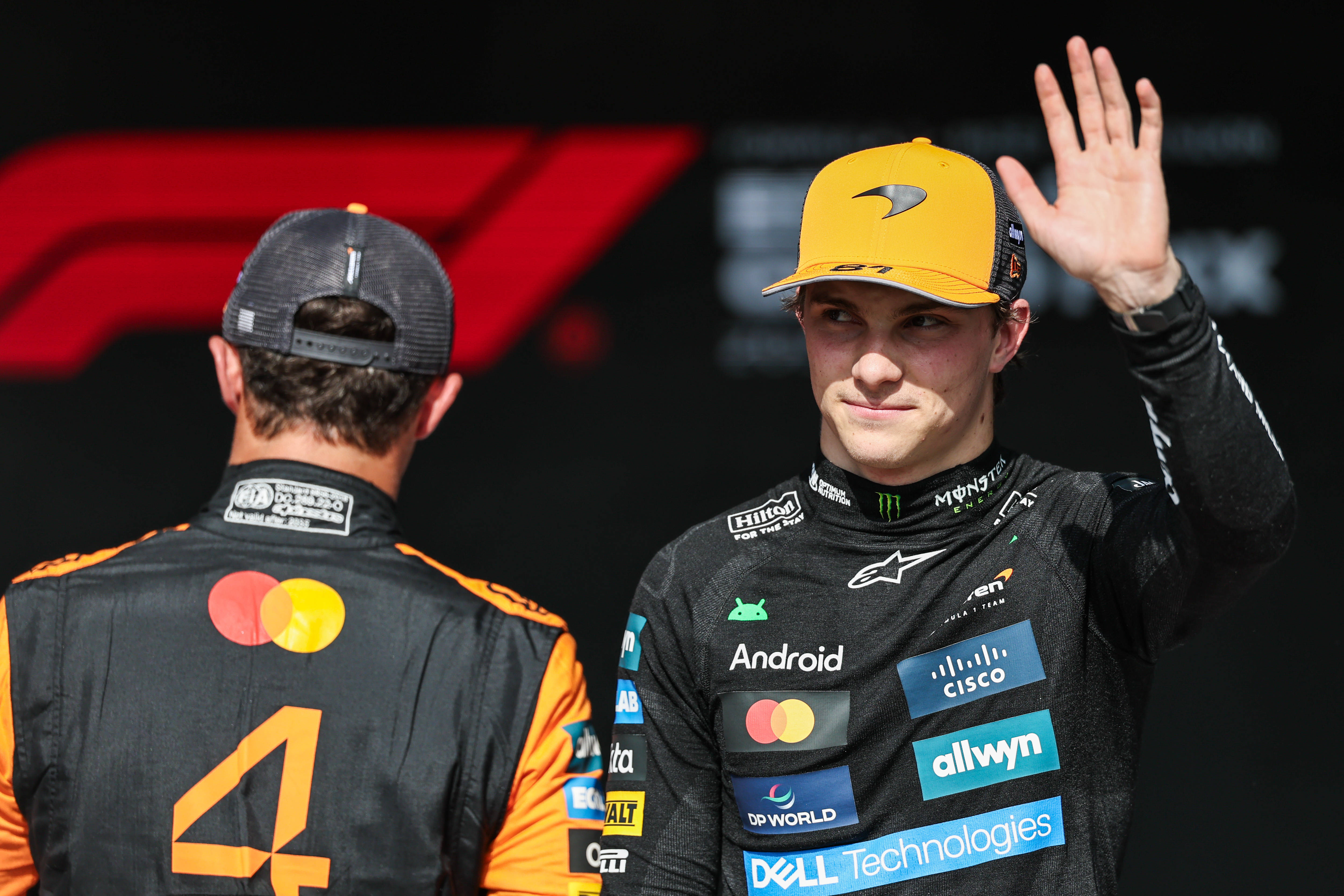 包含迈凯伦力克雷诺车队，塞恩斯点燃赛场的词条