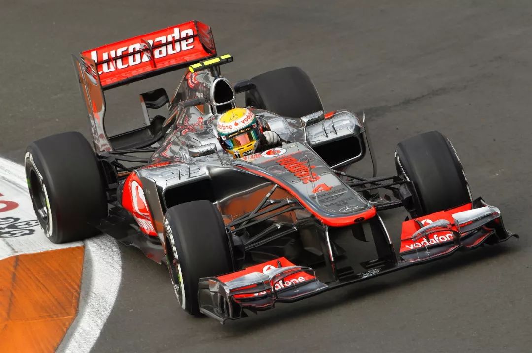 雷诺车队险胜梅赛德斯，阿隆索状态火热的简单介绍