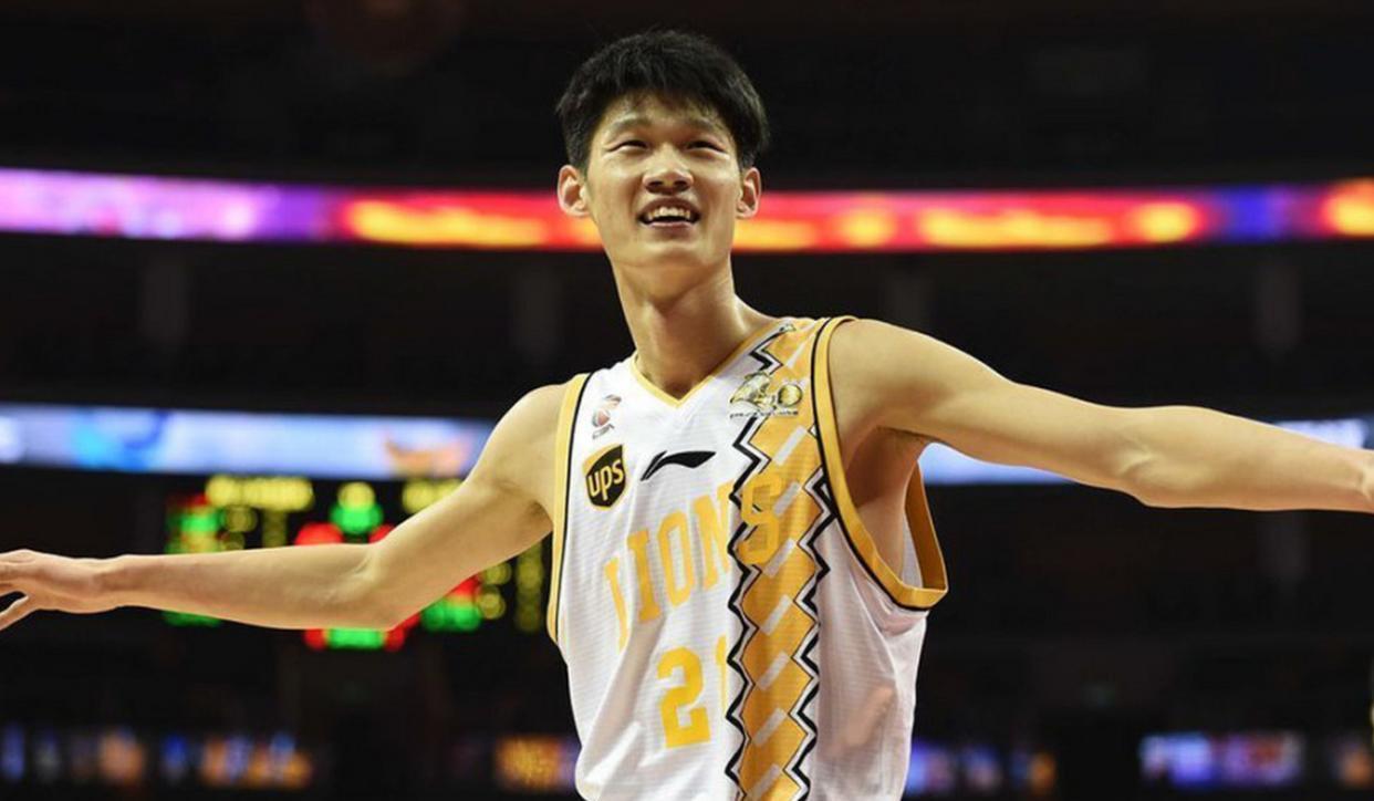 包含广东队险胜凯尔特人，胡金秋关键制胜的词条