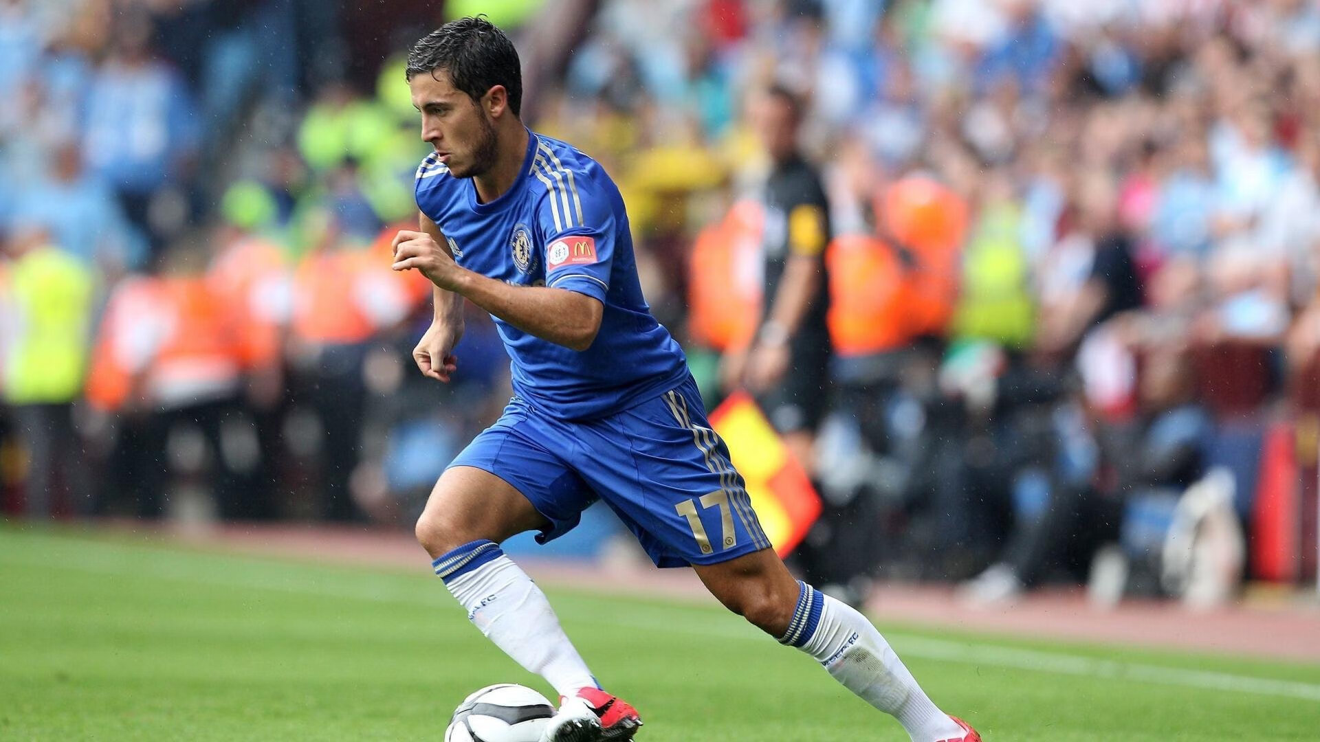 ac米兰下载-从巴黎到巴塞罗那，战术压制与个人英雄主义如何定义现代足球