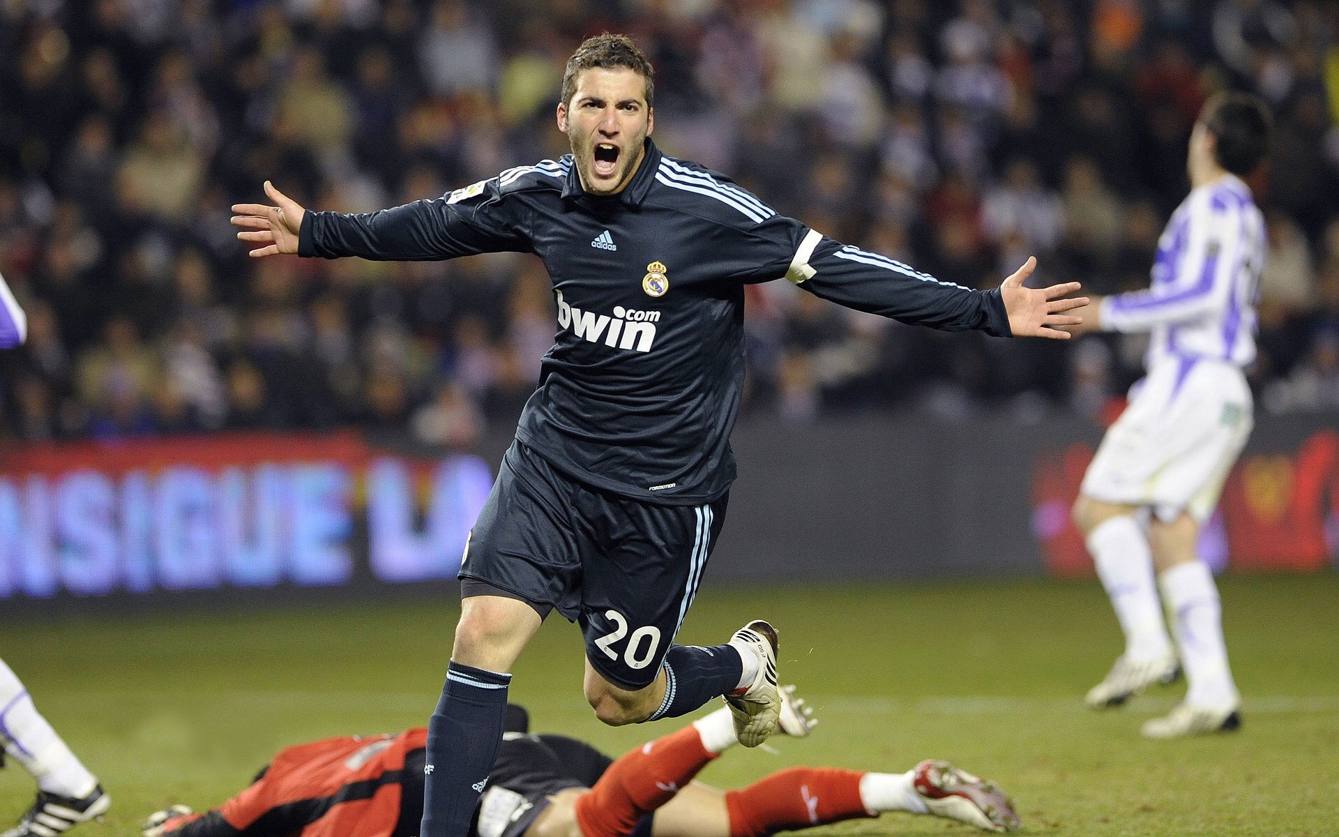 米兰体育官网-从都灵到开罗，当大场面先生阿尔瓦雷斯，遇见埃及足球的古老灵魂